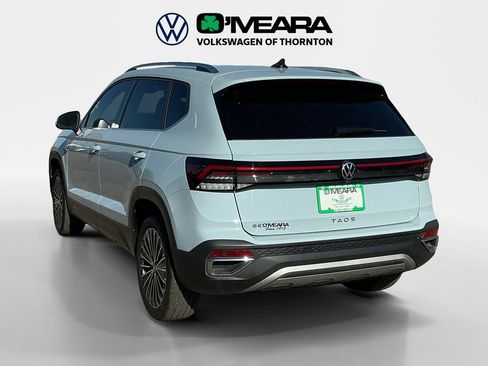 Used 2025 Volkswagen Taos SE FWD image 3