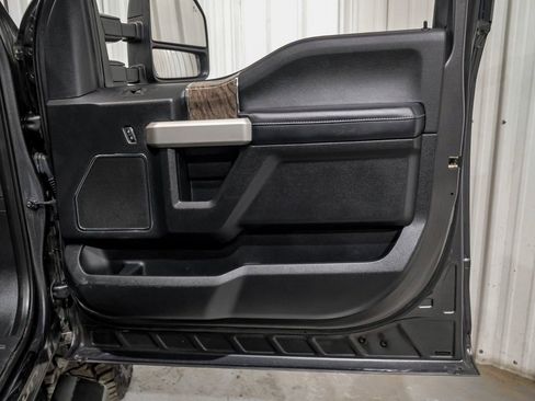 Used 2019 Ford F250 Lariat w/ Lariat Ultimate Package AWD/4WD image 45