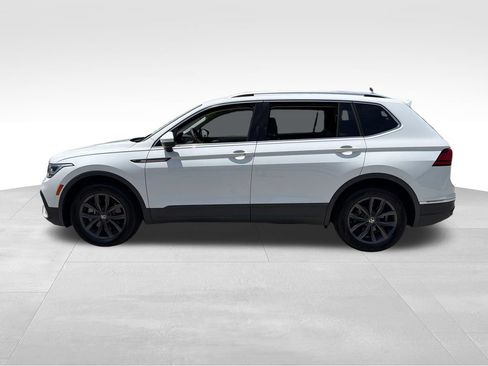 Used 2022 Volkswagen Tiguan SE FWD image 4