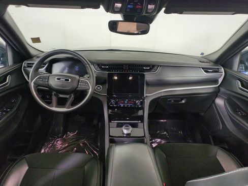 Used 2024 Jeep Grand Cherokee L Altitude image 15