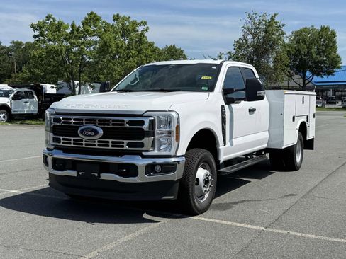 New 2025 Ford F350 XL w/ XL Chrome Package image 5