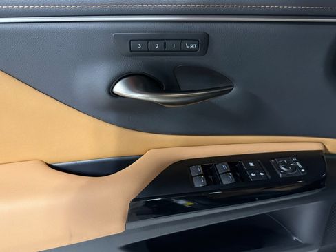 Used 2024 Lexus ES 350 w/ Premium Package FWD image 10