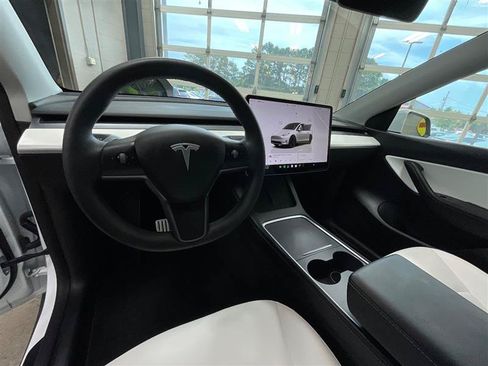 Used 2022 Tesla Model Y Performance AWD/4WD image 13