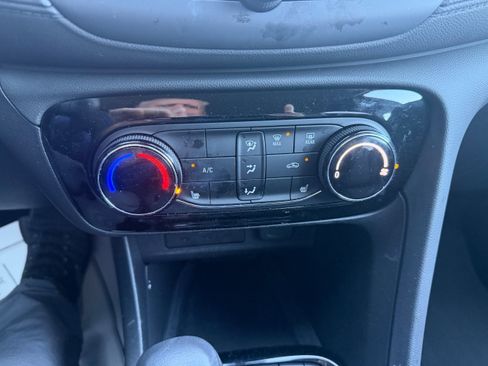 Used 2022 Buick Encore GX Preferred w/ Cold Weather Comfort Package image 16