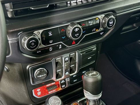 Used 2025 Jeep Wrangler Unlimited Rubicon AWD/4WD image 18