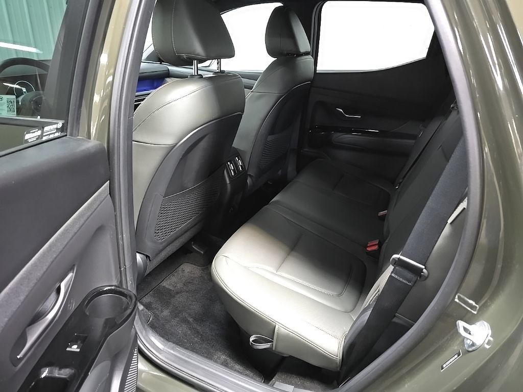 Used 2025 Hyundai Santa Cruz Limited AWD/4WD image 32