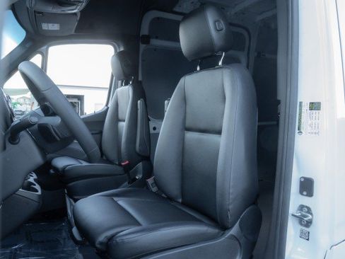Used 2026 Mercedes-Benz Sprinter 2500 image 19