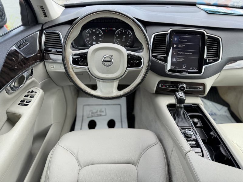Used 2016 Volvo XC90 T6 Momentum w/ Momentum Plus Package AWD/4WD image 10