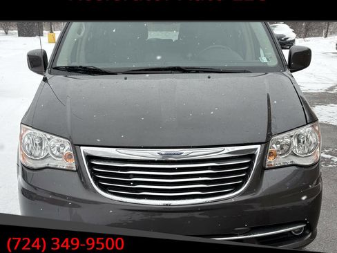 Used 2016 Chrysler Town & Country Touring image 1