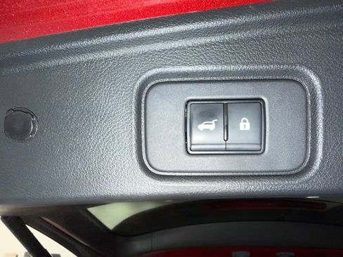 Used 2023 Nissan Pathfinder SL AWD/4WD image 15
