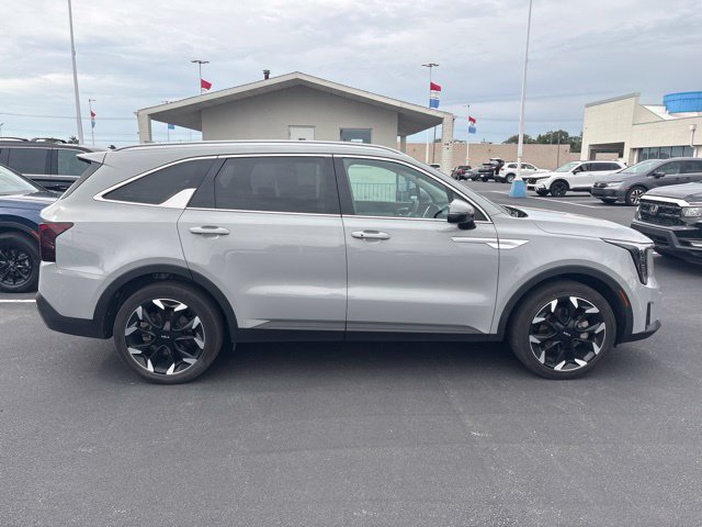Used 2025 Kia Sorento EX w/ Panoramic Sunroof Package FWD image 12