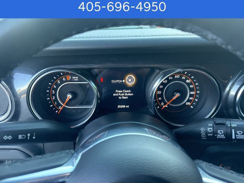 Used 2022 Jeep Wrangler Unlimited Sahara image 16