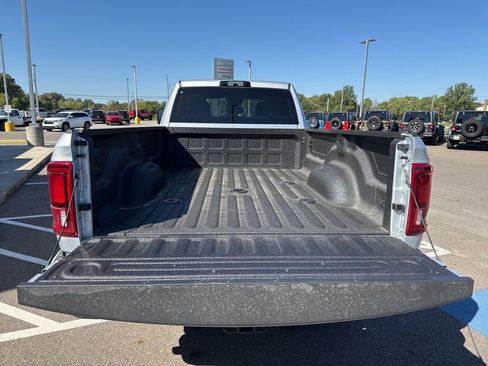 New 2026 RAM 2500 Big Horn AWD/4WD image 8