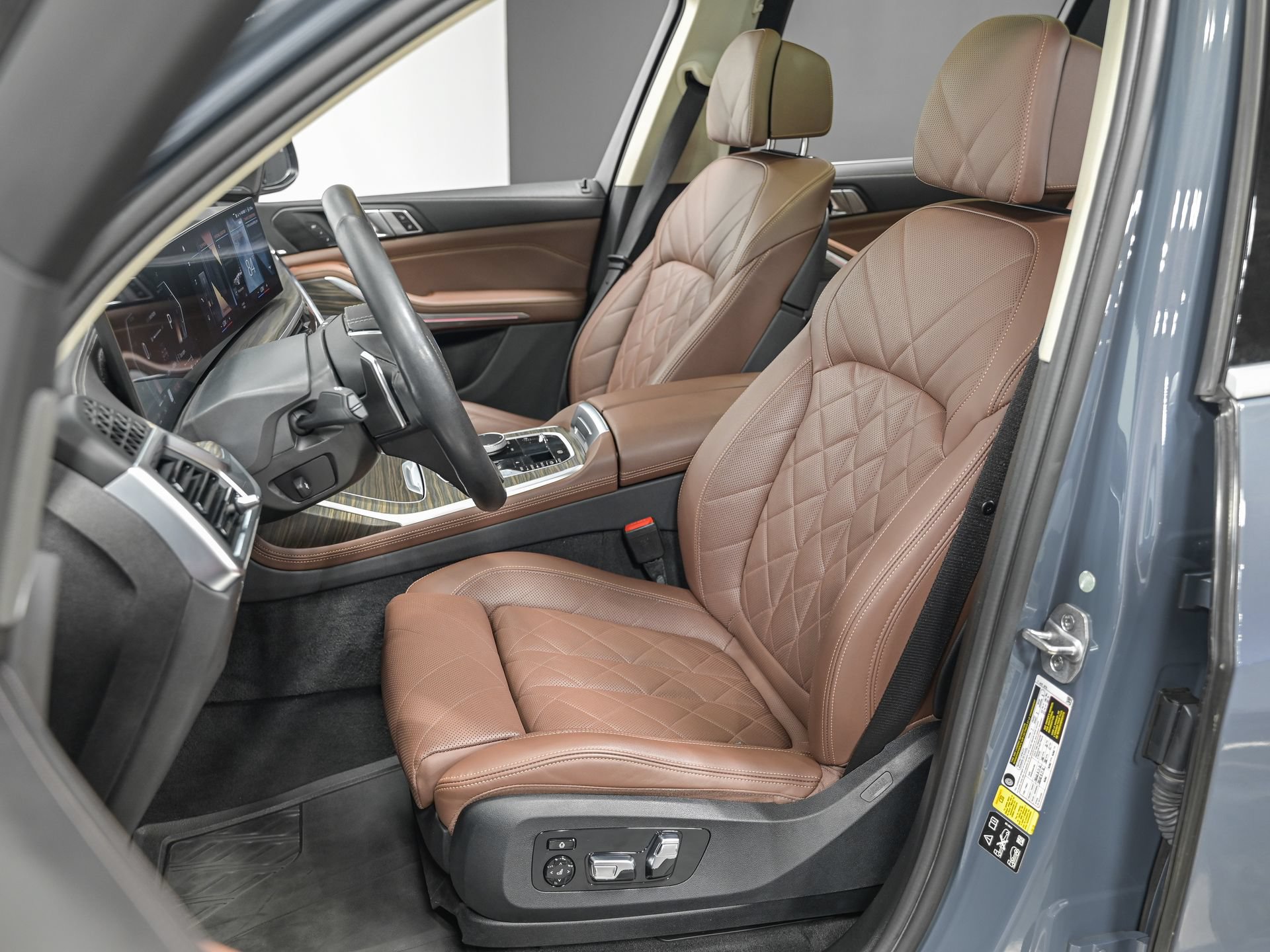 Used 2023 BMW X7 xDrive40i w/ Premium Package AWD/4WD image 16