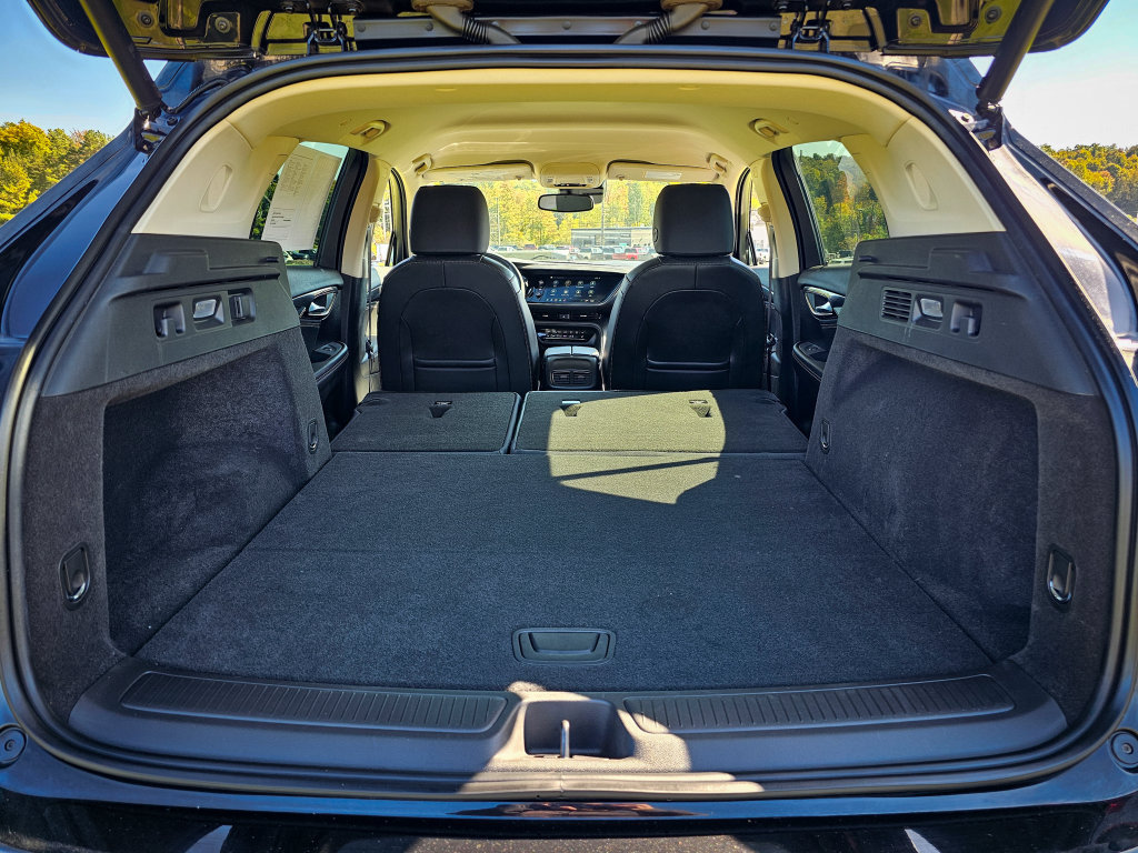 Used 2022 Buick Envision Essence w/ Safety Package FWD image 38