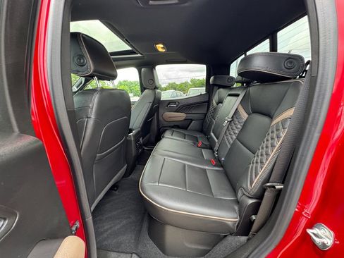 Used 2025 GMC Canyon Denali AWD/4WD image 36