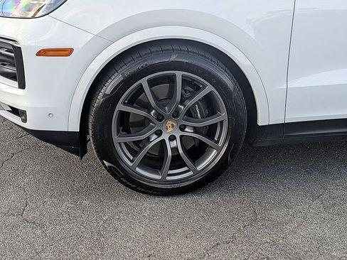 Used 2024 Porsche Cayenne image 10