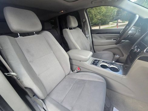 Used 2012 Jeep Grand Cherokee Laredo w/ Laredo E Group AWD/4WD image 27