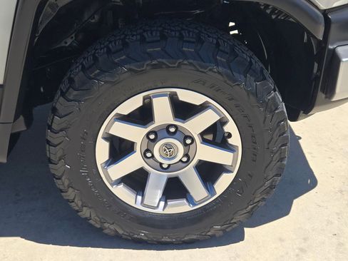 Used 2014 Toyota FJ Cruiser 4WD w/ Convenience Package image 34