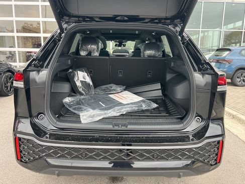 New 2026 Volkswagen Tiguan SE R-Line FWD image 26