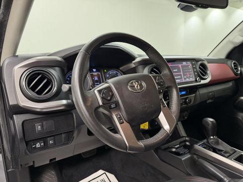 Used 2022 Toyota Tacoma SR5 w/ Technology Package image 14
