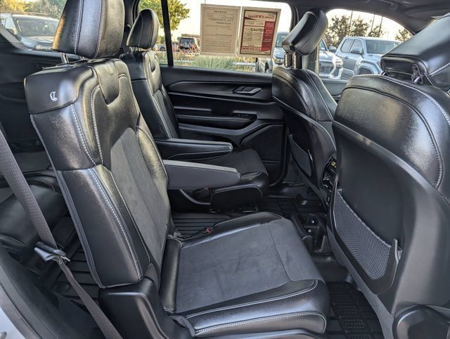 Used 2024 Jeep Grand Cherokee L Altitude AWD/4WD image 31