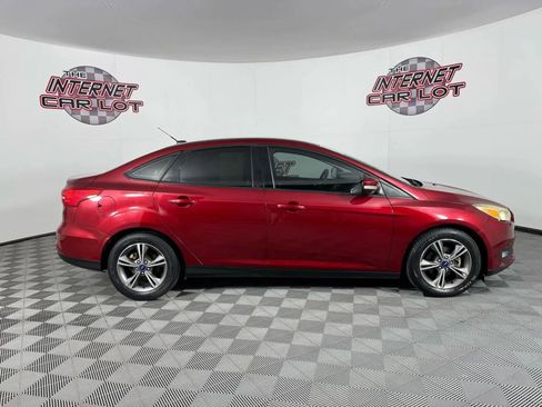 Used 2017 Ford Focus SE FWD image 8