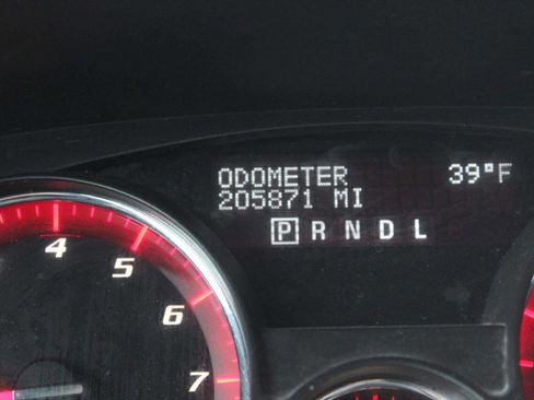 Used 2010 GMC Acadia SLE image 7