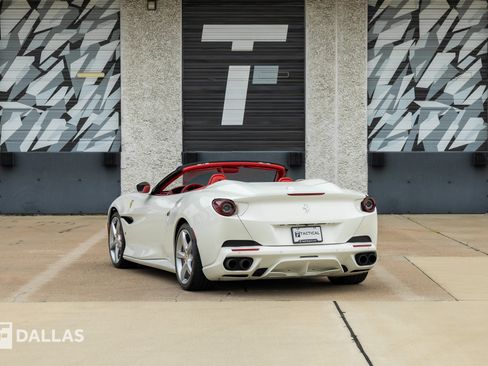 Used 2019 Ferrari Portofino RWD image 11