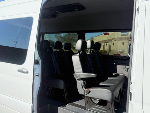 Used 2023 Mercedes-Benz Sprinter 2500 image 13