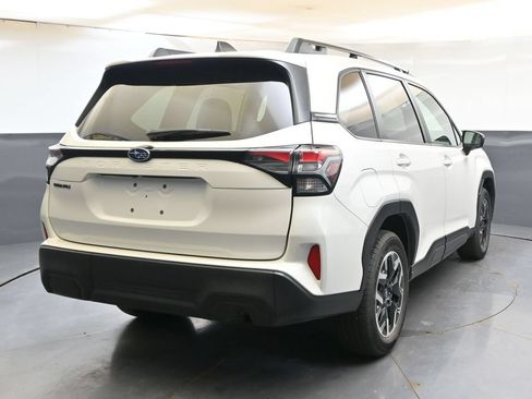 Used 2025 Subaru Forester Premium AWD/4WD image 5