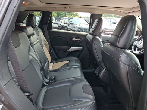 Used 2018 Jeep Cherokee Latitude Plus w/ Comfort/Convenience Group AWD/4WD image 15