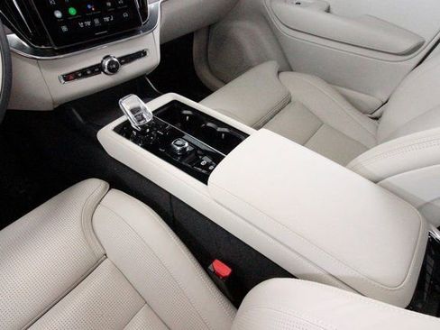 Used 2025 Volvo XC90 B6 Ultra w/ Protection Package image 11