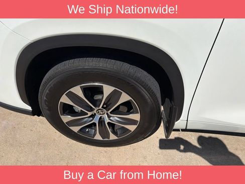 Used 2021 Toyota Highlander XLE AWD/4WD image 38