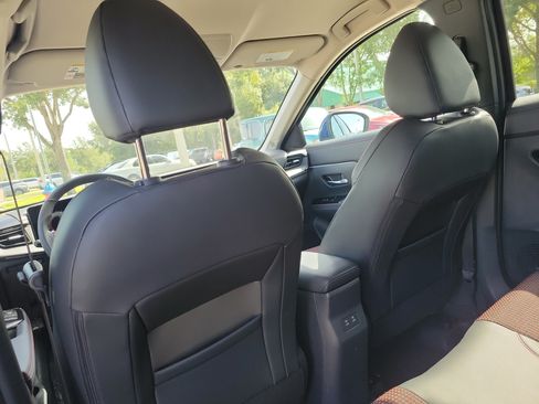 Certified 2025 Nissan Kicks SR FWD image 19