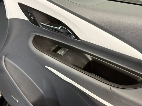 Used 2020 Chevrolet Bolt Premier w/ Infotainment Package FWD image 21