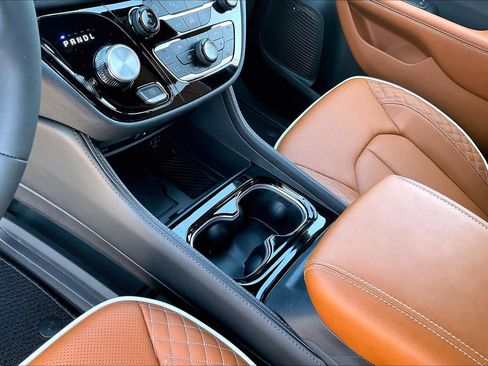 New 2026 Chrysler Pacifica Pinnacle FWD image 7