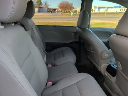 Used 2017 Toyota Sienna XLE w/ XLE Navigation Package image 24