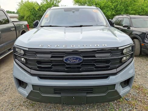 Used 2025 Ford Expedition Active AWD/4WD image 2