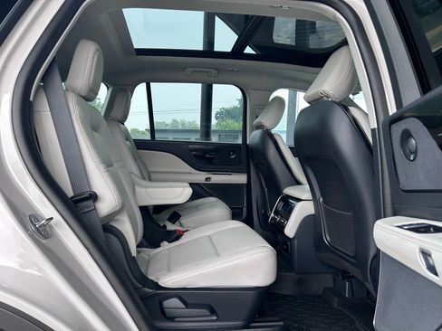 Used 2025 Lincoln Aviator AWD w/ Equipment Group 101A image 16