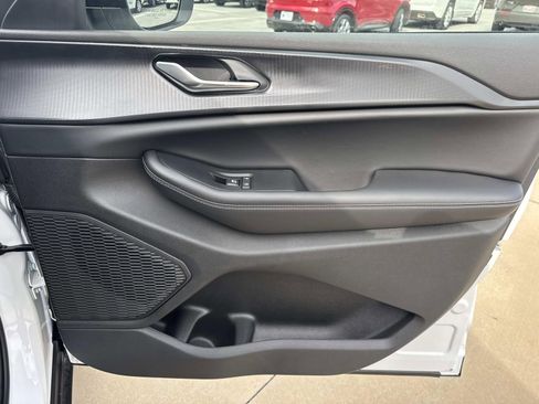 New 2026 Jeep Grand Cherokee L 2WD image 15