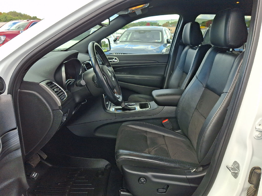 Used 2020 Jeep Grand Cherokee Altitude AWD/4WD image 13