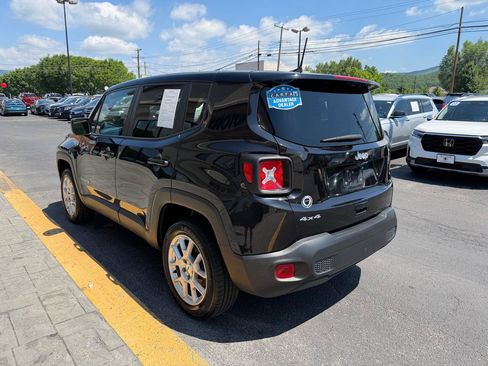 Used 2023 Jeep Renegade Latitude AWD/4WD image 6