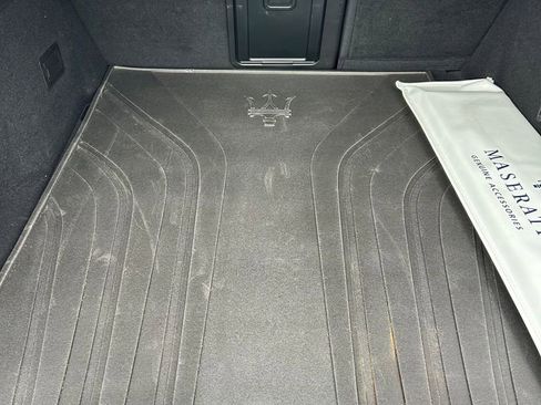 Used 2020 Maserati Levante image 14