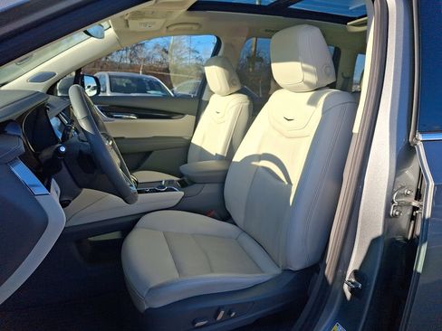 Used 2023 Cadillac XT6 Premium Luxury image 16