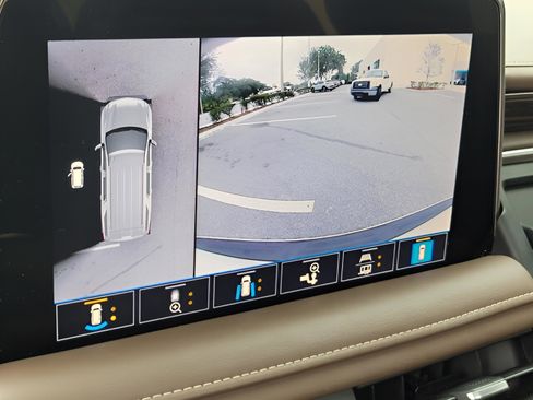 Used 2021 Chevrolet Tahoe High Country image 9