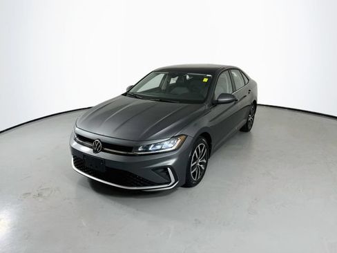 Used 2025 Volkswagen Jetta SE FWD image 5