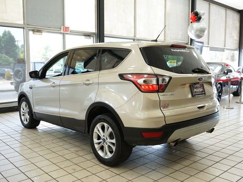 Used 2017 Ford Escape SE FWD image 4