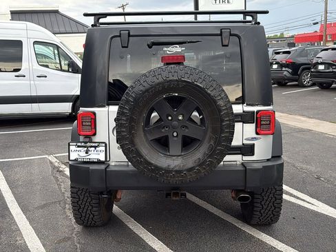 Used 2009 Jeep Wrangler Rubicon w/ PWR Convenience Group AWD/4WD image 4