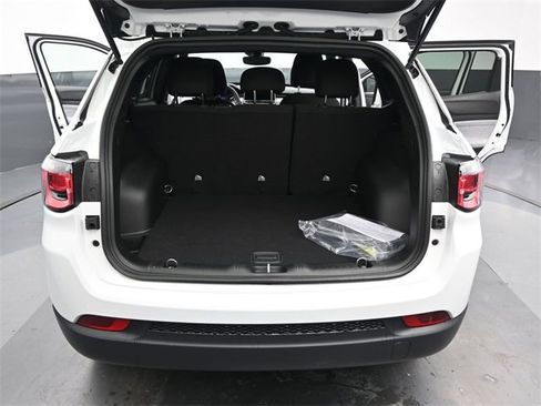 Used 2025 Jeep Compass Sport image 18